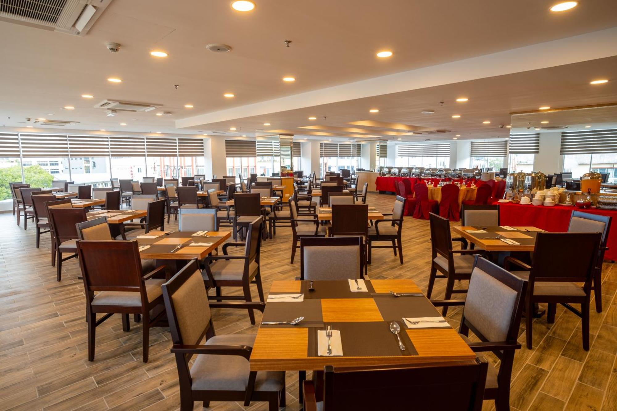 City Rise Hotel Miri Esterno foto