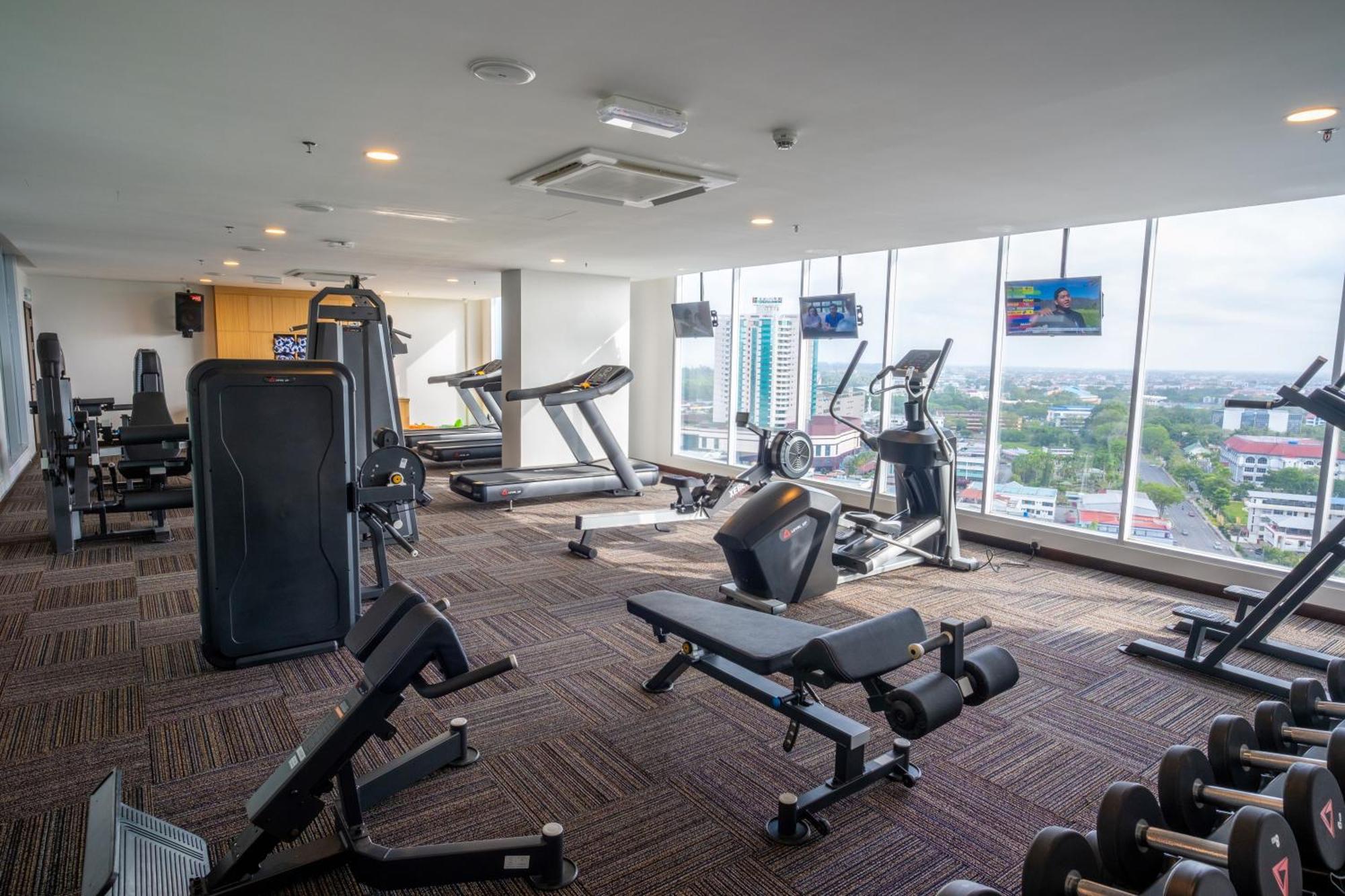 City Rise Hotel Miri Esterno foto